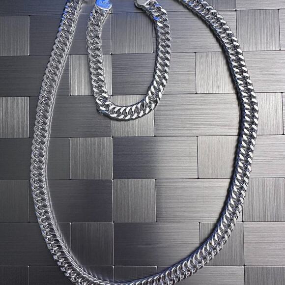 This stunning jewelry set features a 925 sterling silver necklace and an 7-inch - Picture 4 of 7